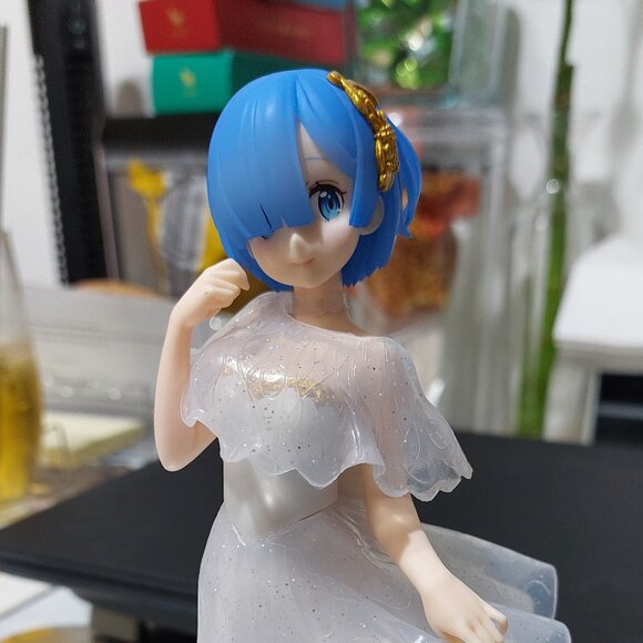 Super Pretty Cute Anime Girl In a Pretty Princess Dress in Gold Toned Gold Heels - Picture 2 of 13